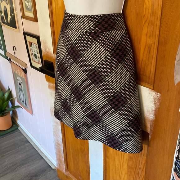 3/$15 - LOFT skirt - Size 6 (Fits like a Size 8) - Picture 2 of 10